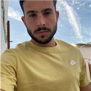Un docente bastante dinámico, cercano e interesado por la docencia digital, aunque conservando las características básicas de la educación. Personalmente busco también resultados óptimos en alumnos con dificultades educativas.